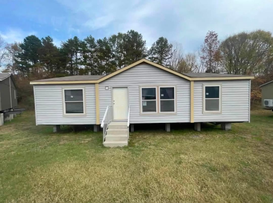 Spacious3B/2B Double-Wide Home Move-In Ready!